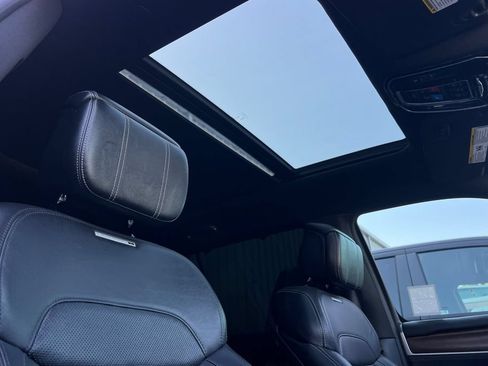 Used 2022 Jeep Grand Wagoneer Series I w/ Flexible Seating Group AWD/4WD image 17