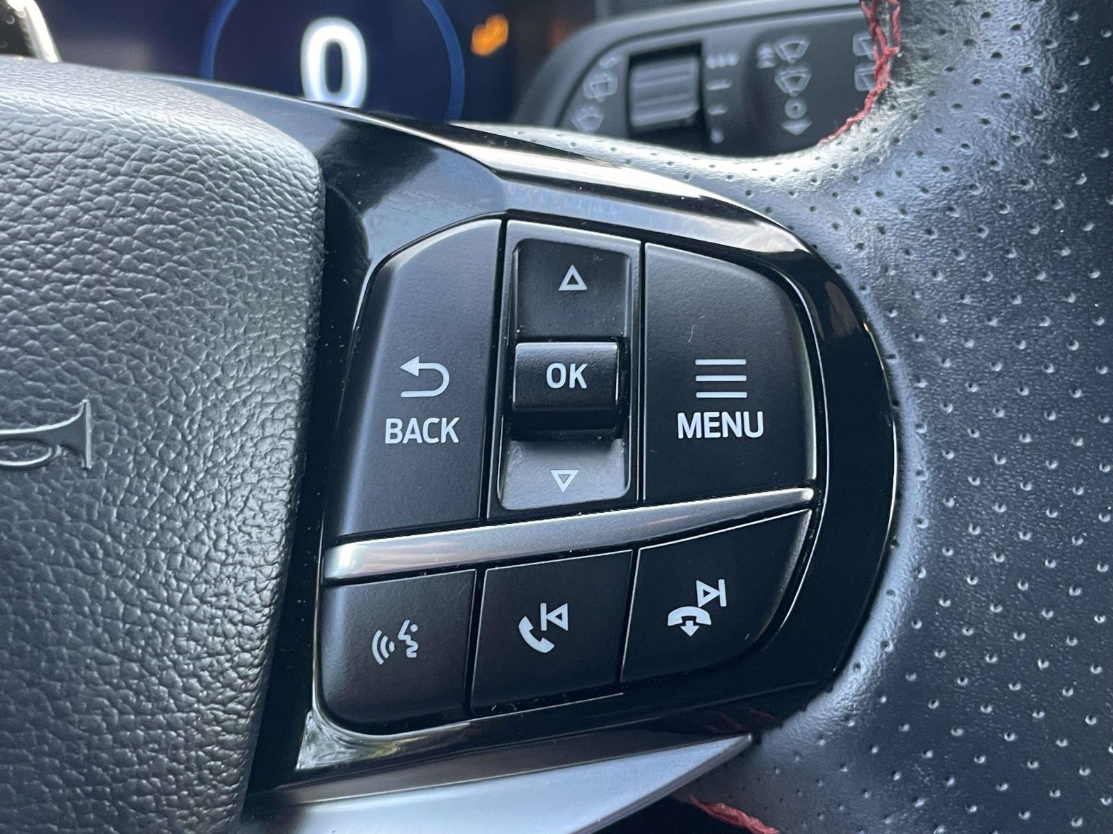 Used 2025 Ford Explorer ST-Line w/ ST-Line Street Pack AWD/4WD image 17