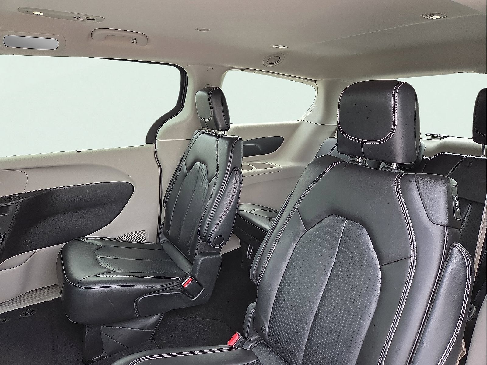 Used 2023 Chrysler Pacifica Touring-L FWD image 9