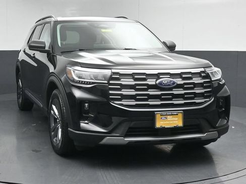 Certified 2025 Ford Explorer Active w/ Active Comfort Package AWD/4WD image 2