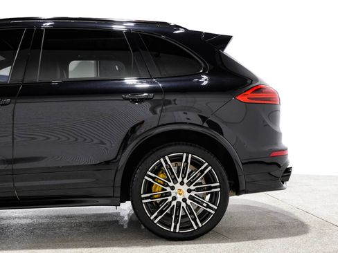 Used 2016 Porsche Cayenne Turbo S image 10