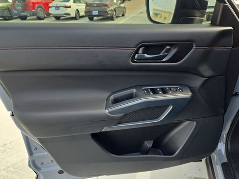Used 2025 Nissan Pathfinder Rock Creek image 13