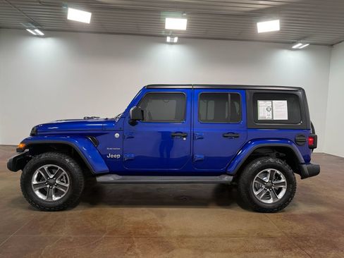 Used 2018 Jeep Wrangler Unlimited Sahara AWD/4WD image 6