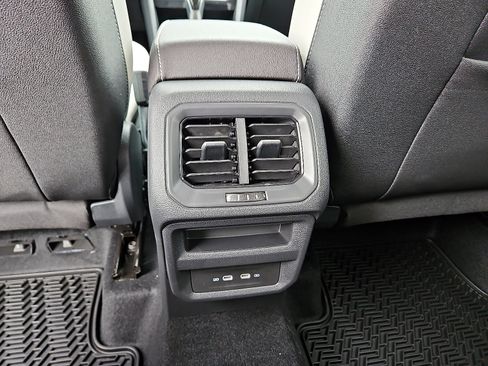 New 2026 Volkswagen Taos SE image 8