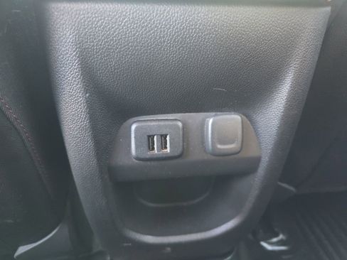 Used 2015 GMC Canyon SLE w/ All-Terrain Package AWD/4WD image 29