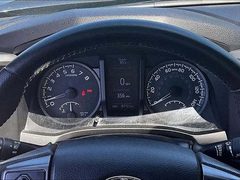 Used 2019 Toyota Tacoma TRD Sport AWD/4WD image 25