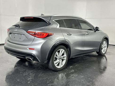 Used 2018 INFINITI QX30 image 11