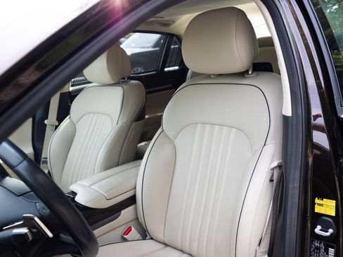 Used 2019 Genesis G90 5.0 Ultimate AWD/4WD image 2