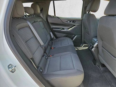 Used 2026 Chevrolet Equinox LT AWD/4WD image 23