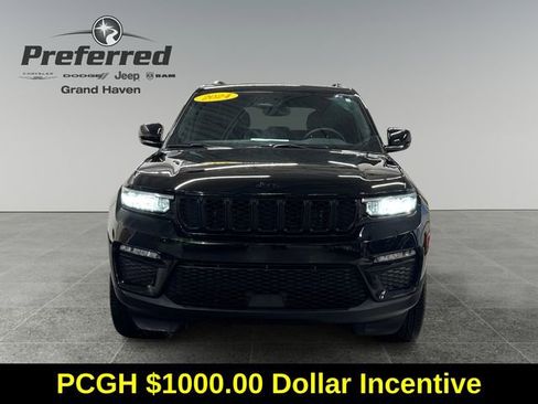 Used 2024 Jeep Grand Cherokee Limited w/ Black Appearance Package image 11