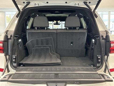 Used 2022 BMW X7 M50i image 41