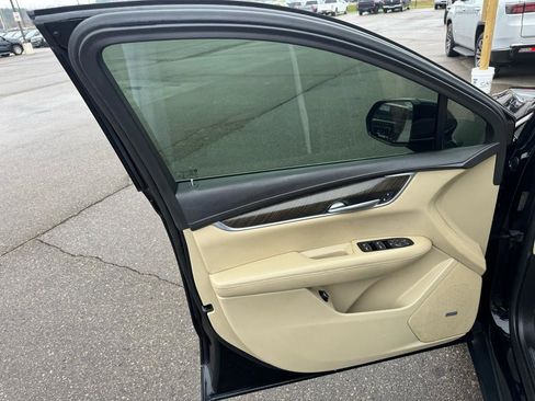 Used 2019 Cadillac XT5 AWD image 15