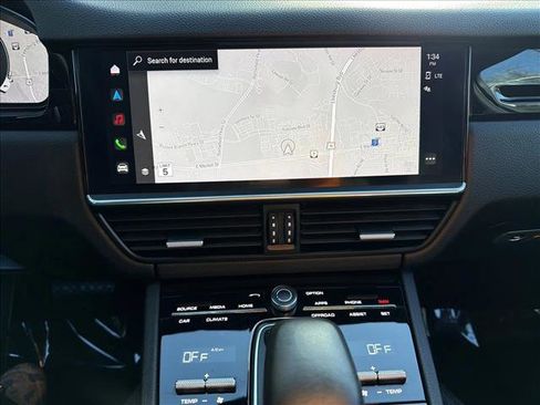 Used 2022 Porsche Cayenne image 18