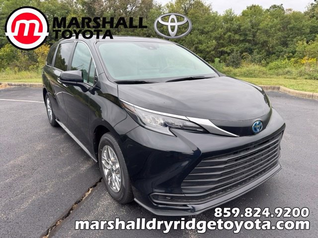 Certified 2025 Toyota Sienna LE w/ LE Plus Package AWD/4WD image 1