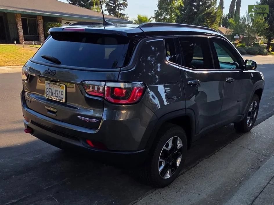 Used 2018 Jeep Compass Trailhawk w/ Leather Interior Group AWD/4WD image 7