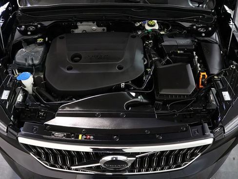 Used 2024 Volvo XC40 B5 Core AWD/4WD image 37