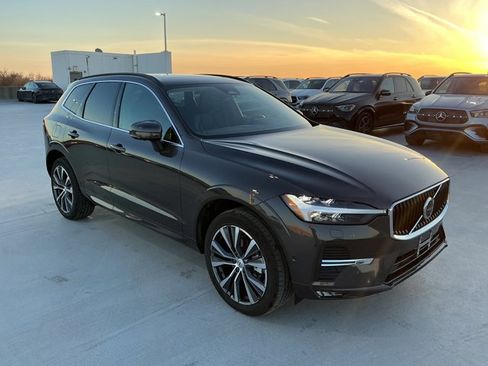 Used 2022 Volvo XC60 B5 Momentum w/ Advanced Package image 3