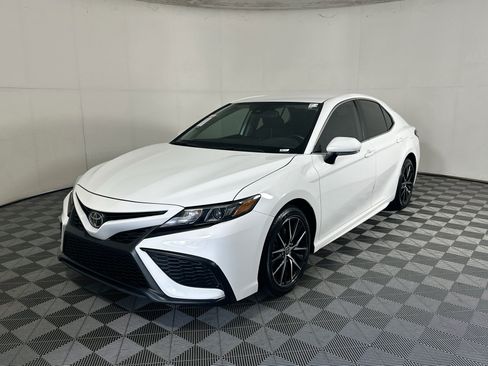 Used 2024 Toyota Camry SE w/ Convenience Package FWD image 7