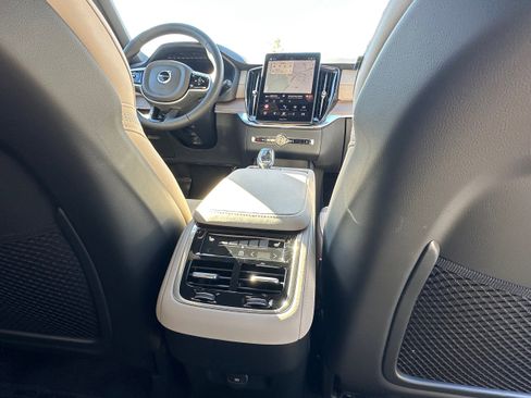 New 2026 Volvo XC90 B6 Plus w/ Protection Package Premier AWD/4WD image 12