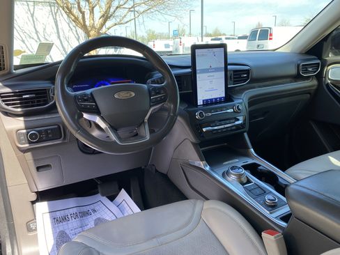 Used 2020 Ford Explorer Platinum w/ Premium Technology Package image 34