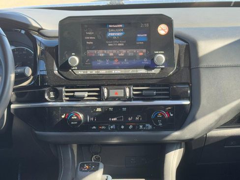 Used 2025 Nissan Pathfinder SV FWD image 17