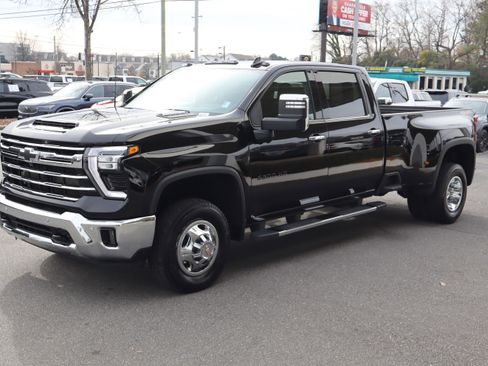 Used 2024 Chevrolet Silverado 3500 LTZ w/ LTZ Plus Package image 5