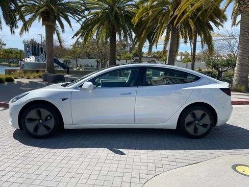 Used 2020 Tesla Model 3 Standard Range Plus image 5