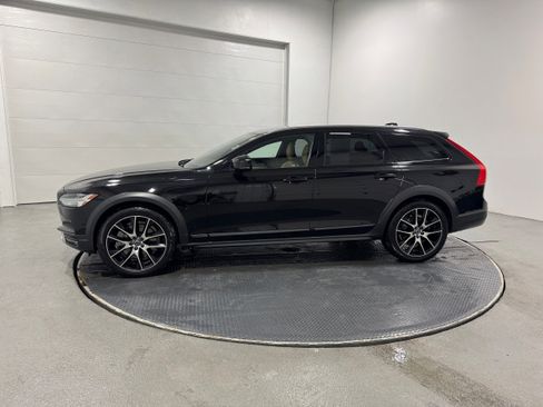 Used 2018 Volvo V90 T6 Cross Country w/ Convenience Package image 24