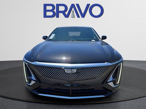 New 2024 Cadillac Lyriq Luxury image 2