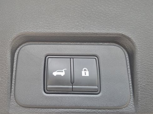 Used 2024 Nissan Rogue SV AWD/4WD image 33