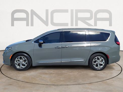 Used 2023 Chrysler Pacifica Limited FWD image 7