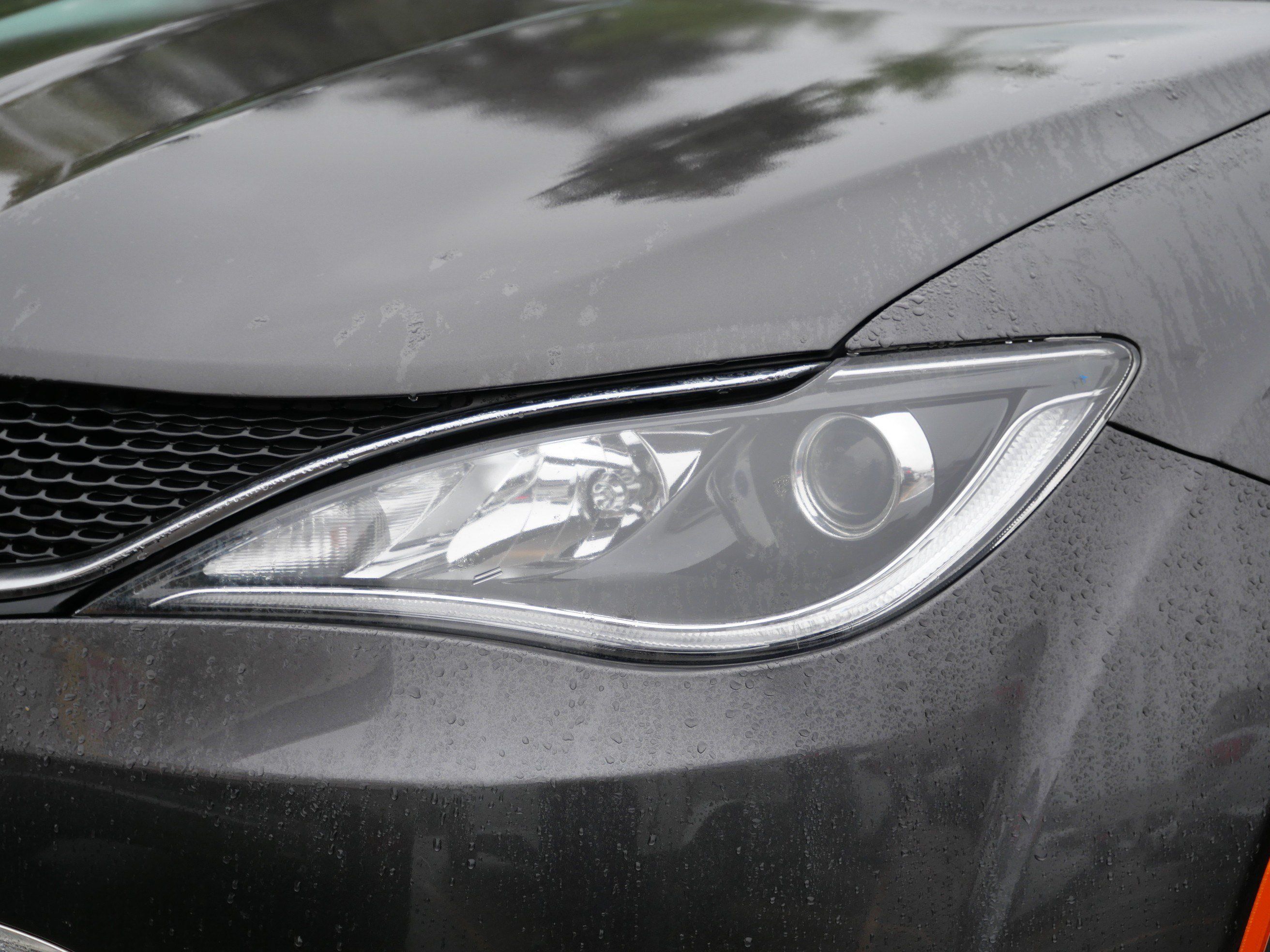 Used 2018 Chrysler Pacifica Limited FWD image 3