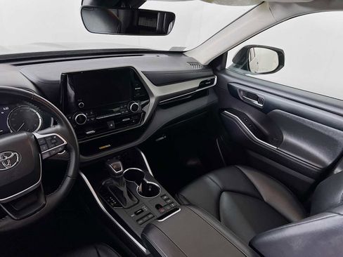 Used 2024 Toyota Highlander XLE image 24