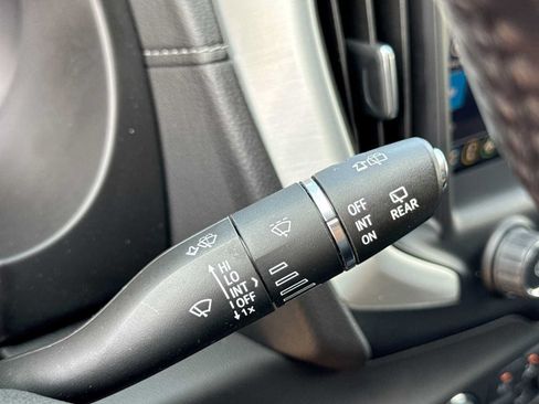 Used 2022 GMC Terrain SLT w/ Tech Package FWD image 24