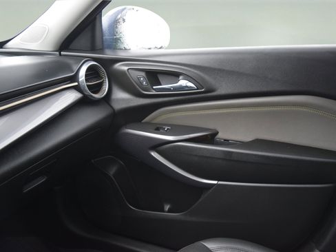 Used 2024 Chevrolet Trax ACTIV w/ Sunroof Package image 20