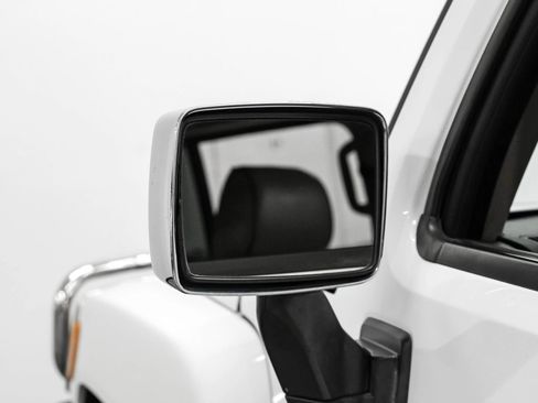 Used 2010 HUMMER H3 Luxury w/ Appearance Package image 37