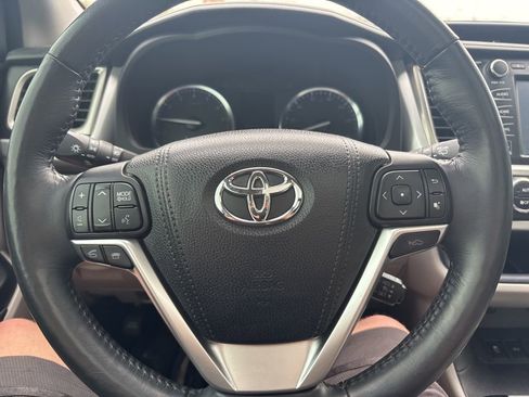 Used 2015 Toyota Highlander Limited Platinum image 17