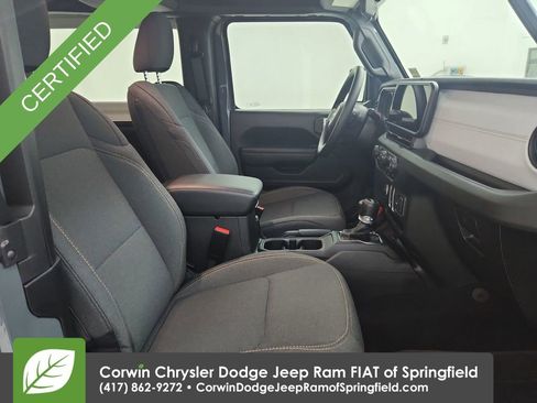 Used 2025 Jeep Wrangler Sport AWD/4WD image 30