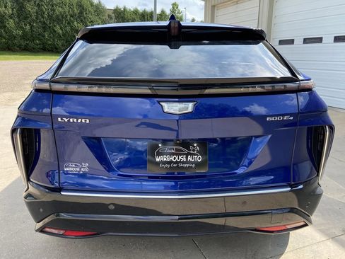 Used 2024 Cadillac Lyriq Luxury AWD/4WD image 6