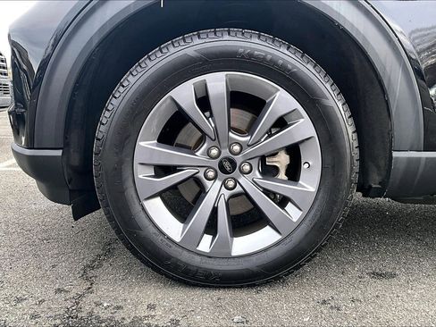 Used 2022 Ford Explorer XLT w/ Equipment Group 202A image 8