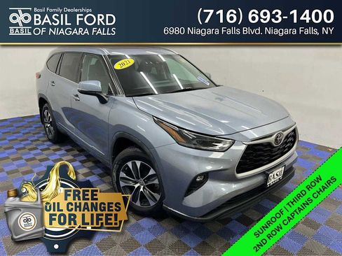 Used 2021 Toyota Highlander XLE image 1