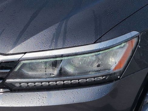 Used 2018 Volkswagen Passat 2.0T SE w/ SE Lighting Package FWD image 9