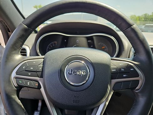 Used 2018 Jeep Grand Cherokee Limited AWD/4WD image 21