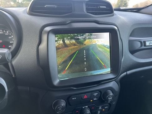 Used 2021 Jeep Renegade Latitude image 17