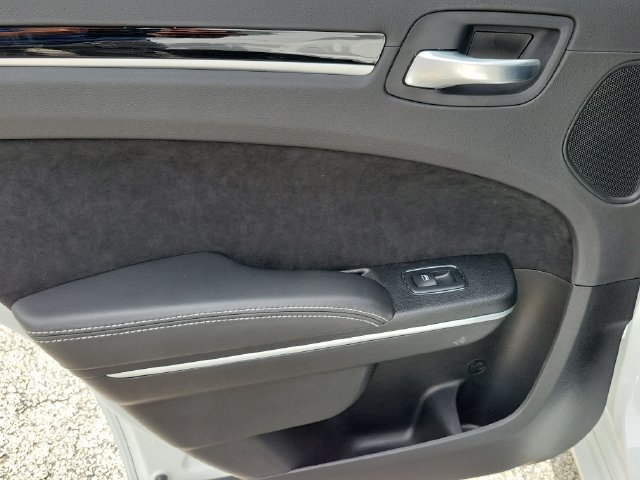 Used 2023 Chrysler 300 C RWD image 17