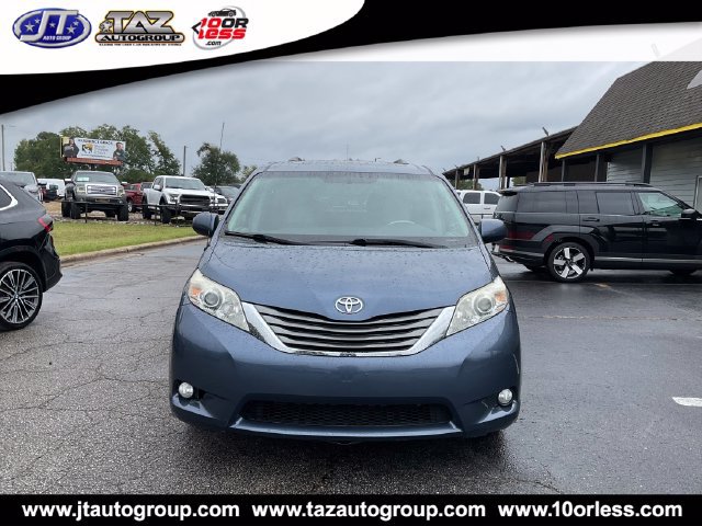Used 2014 Toyota Sienna XLE FWD image 2