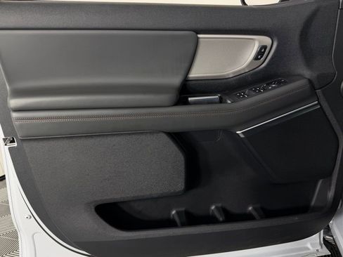 Used 2025 Ford Expedition Active image 24