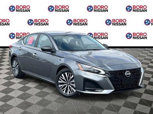 Certified 2025 Nissan Altima 2.5 SV FWD image 1