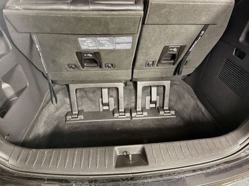 Used 2023 Kia Carnival EX FWD image 34