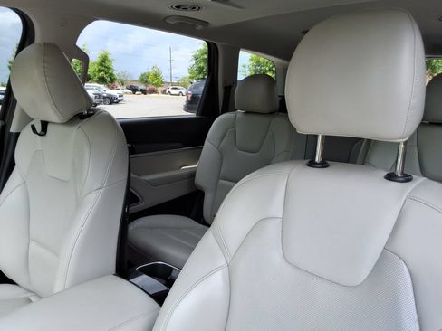 Used 2020 Kia Telluride S FWD image 23